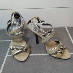 BCBG MaxAzria Heels Strappy Metallic and Burlap Size US 6.5